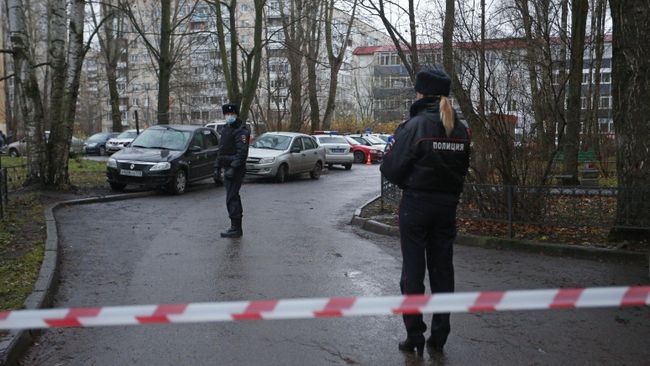 Мужчина захватил в заложники детей в квартире в пригороде Санкт-Петербурга