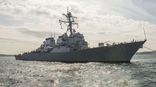 Американский эсминец Джон Маккейн