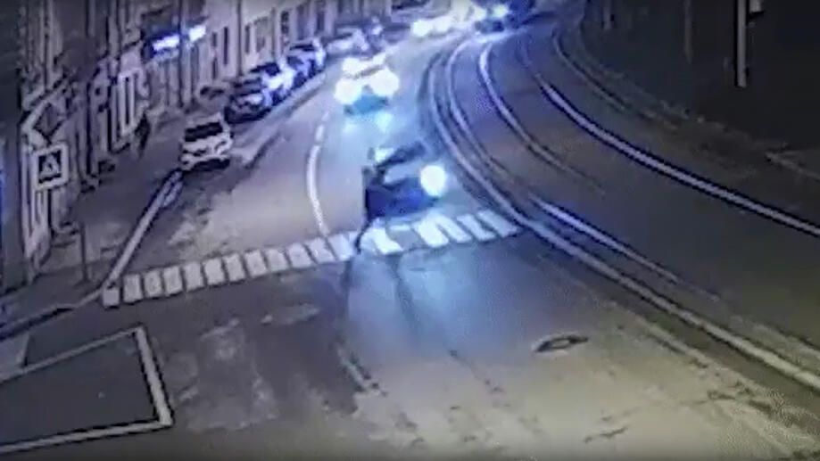 Кадр видео наезда на пешехода в Санкт-Петербурге Кадр видео наезда на пешехода в Санкт-Петербурге - РИА Новости, 1920, 25.11.2020