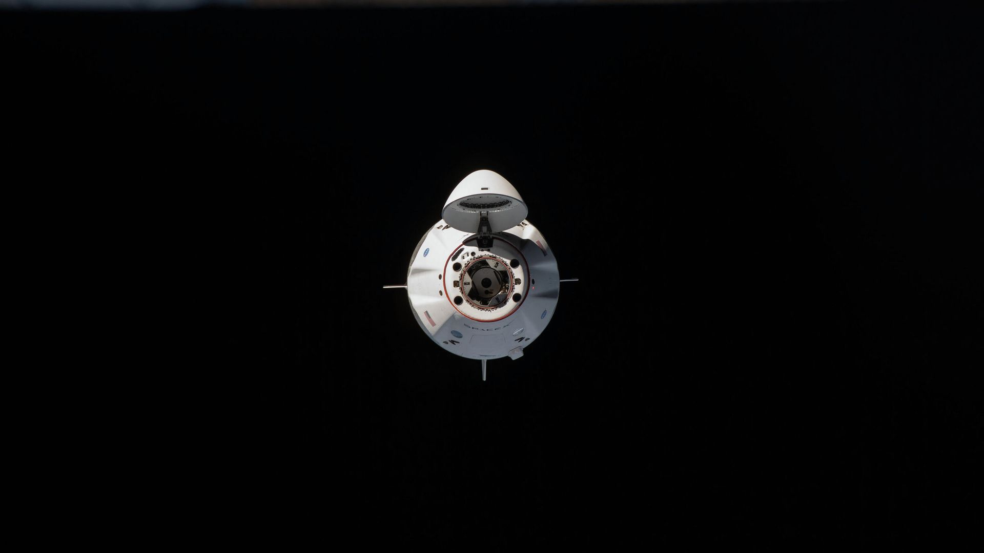 Космический корабль Crew Dragon перед стыковкой с Международной космической станцией Космический корабль Crew Dragon перед стыковкой с Международной космической станцией - РИА Новости, 1920, 07.12.2020