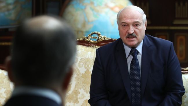 Президент Белоруссии Александр Лукашенко на встрече во Дворце независимости в Минске с министром иностранных дел России Сергеем Лавровым