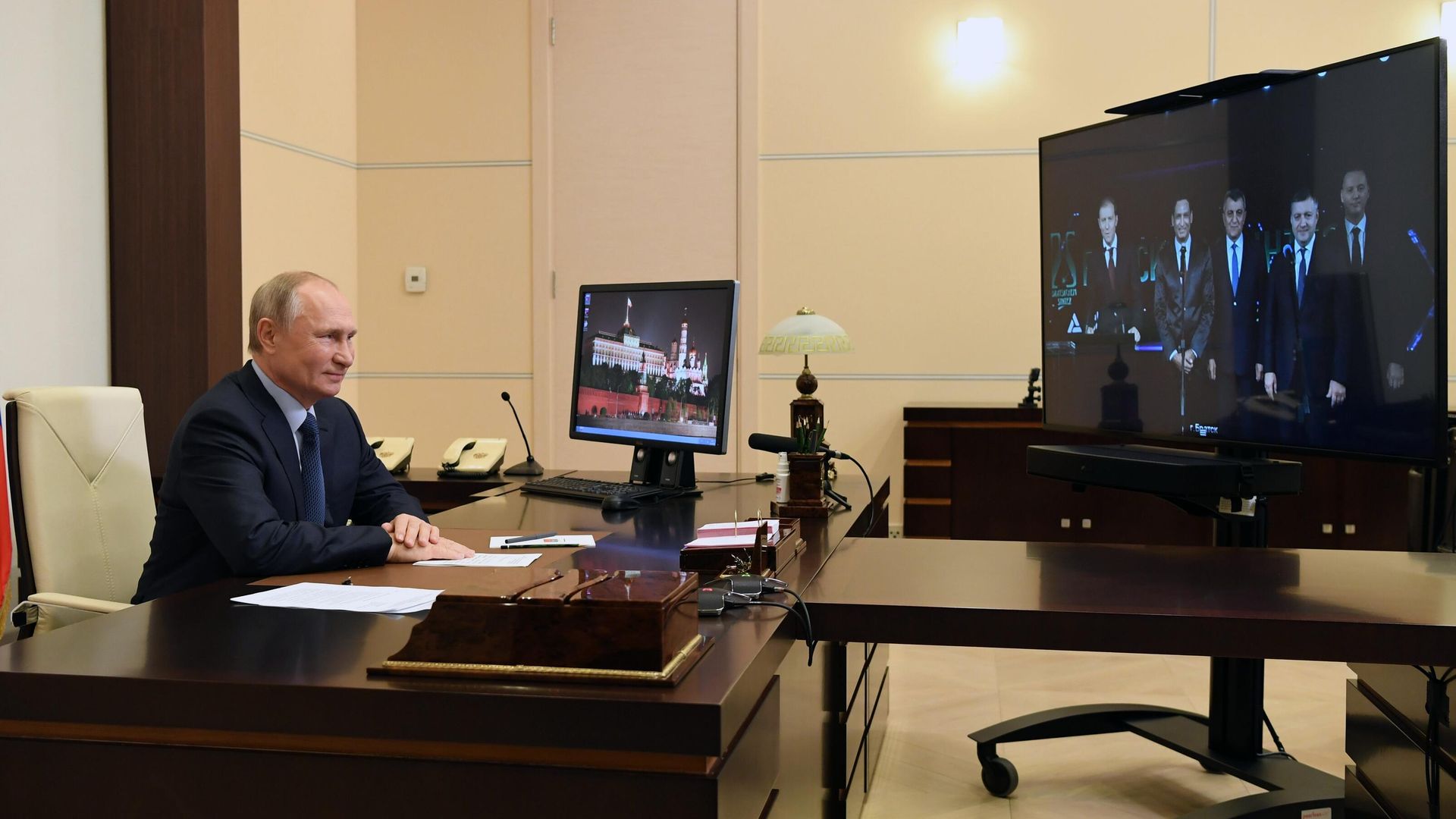 Президент РФ Владимир Путин принял участие в церемонии открытия цеха ООО Братскхимсинтез Президент РФ Владимир Путин принял участие в церемонии открытия цеха ООО Братскхимсинтез - РИА Новости, 1920, 26.11.2020
