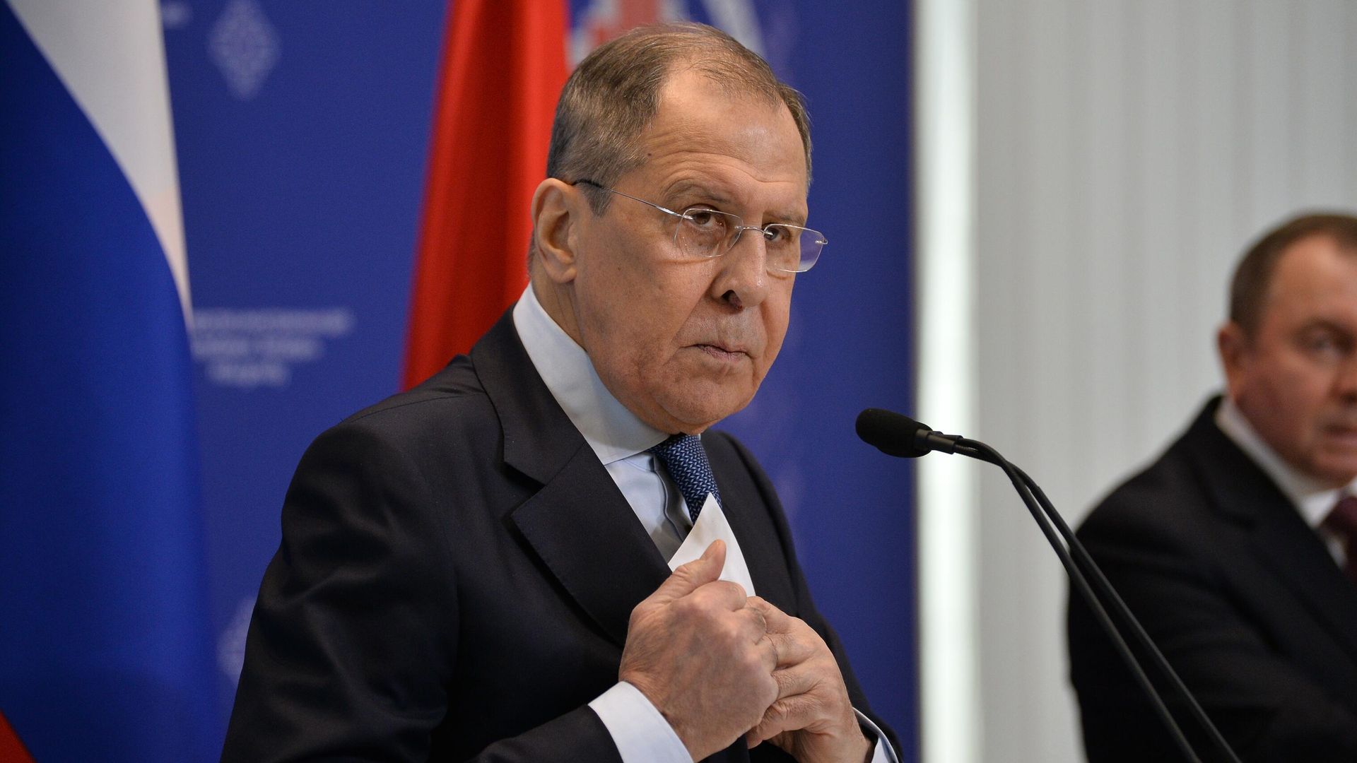 Министр иностранных дел России Сергей Лавров и министр иностранных дел Белоруссии Владимир Макей во время совместного выхода к прессе после заседания коллегий МИД РФ и Белоруссии в Минске Министр иностранных дел России Сергей Лавров и министр иностранных дел Белоруссии Владимир Макей во время совместного выхода к прессе после заседания коллегий МИД РФ и Белоруссии в Минске - РИА Новости, 1920, 26.11.2020