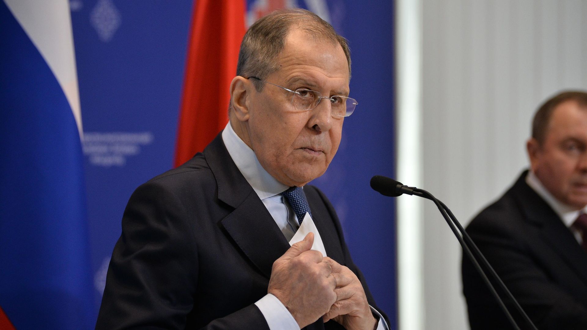Министр иностранных дел России Сергей Лавров и министр иностранных дел Белоруссии Владимир Макей во время совместного выхода к прессе после заседания коллегий МИД РФ и Белоруссии в Минске Министр иностранных дел России Сергей Лавров и министр иностранных дел Белоруссии Владимир Макей во время совместного выхода к прессе после заседания коллегий МИД РФ и Белоруссии в Минске - РИА Новости, 1920, 26.11.2020