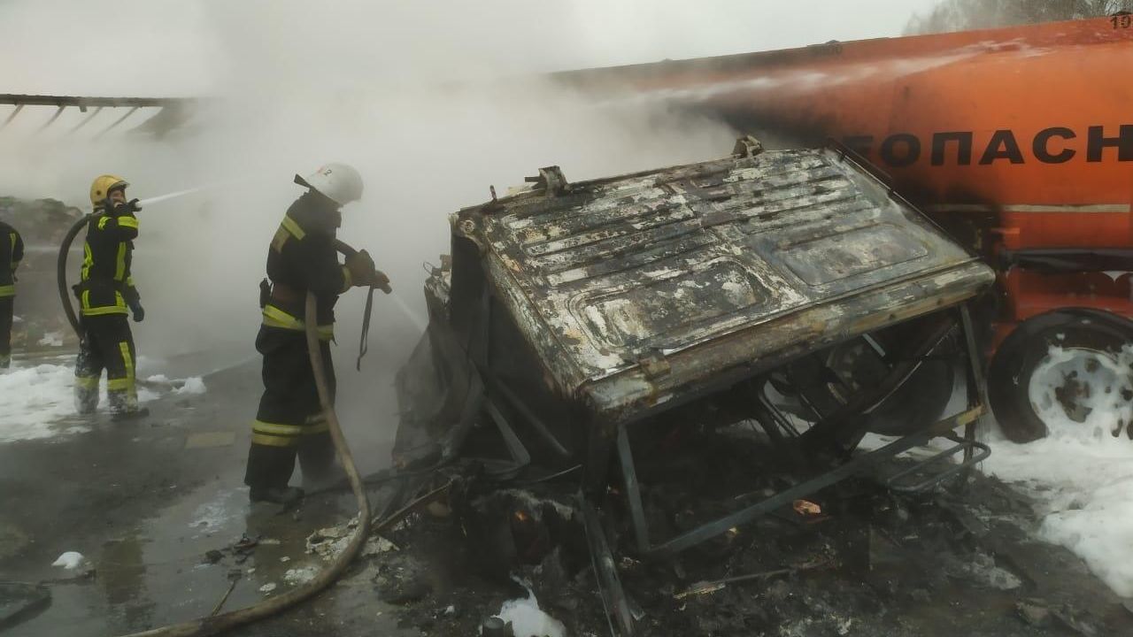 На месте ДТП с участием грузовика и бензовоза во Владимирской области - РИА Новости, 1920, 27.11.2020