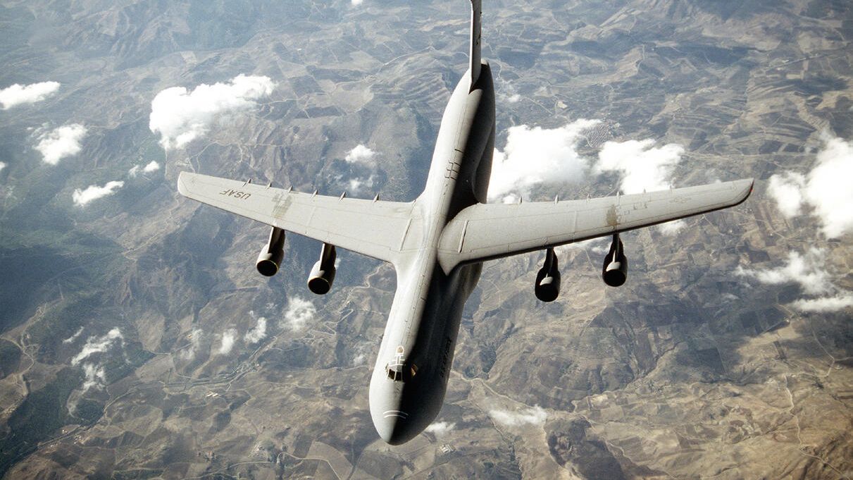 Военно-транспортный самолет США Военно-транспортный самолет США - РИА Новости, 1920, 14.10.2026