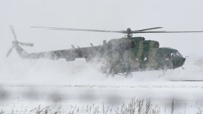 Вертолет Ми-8 Вооруженных сил России