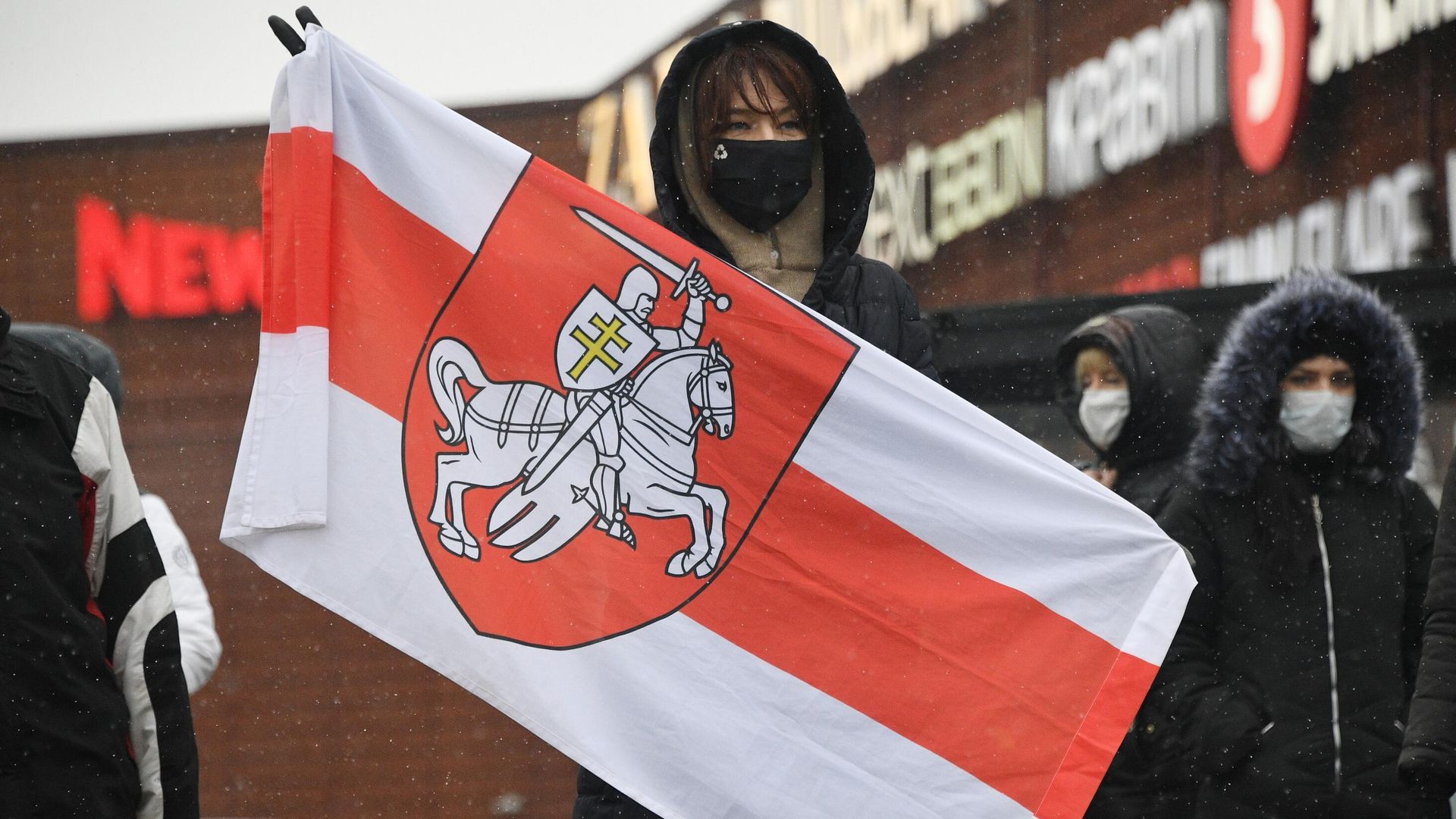 Участница несанкционированной акции протеста Марш соседей в Минске Участница несанкционированной акции протеста Марш соседей в Минске - РИА Новости, 1920, 10.12.2020