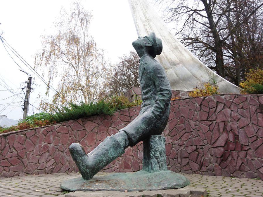Памятник Циолковскому на Советской улице Памятник Циолковскому на Советской улице