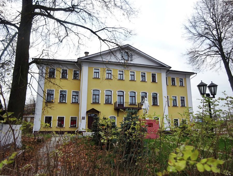 Дом купца Большакова (кон. 18 в.) Дом купца Большакова (кон. 18 в.)