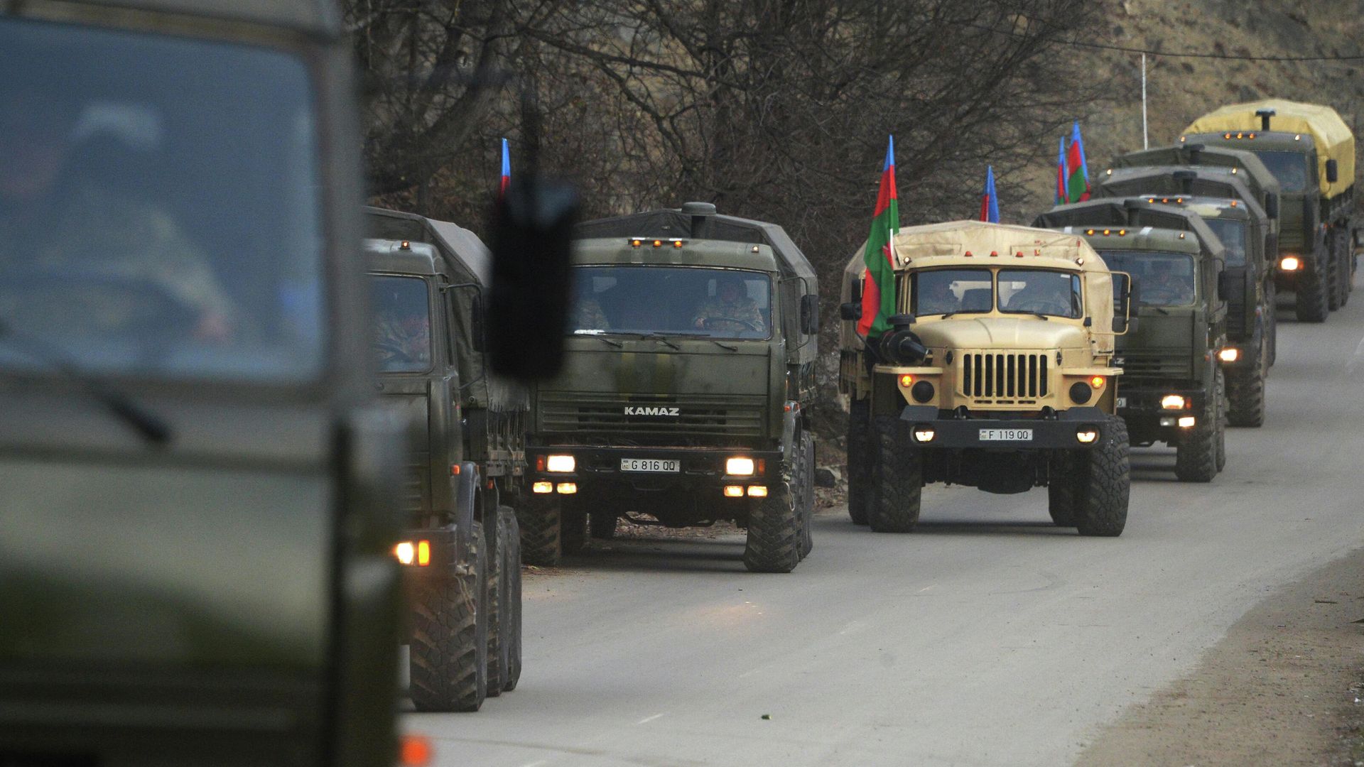 Колонна с азербайджанскими военными в Кельбаджарском районе Колонна с азербайджанскими военными в Кельбаджарском районе - РИА Новости, 1920, 01.12.2020