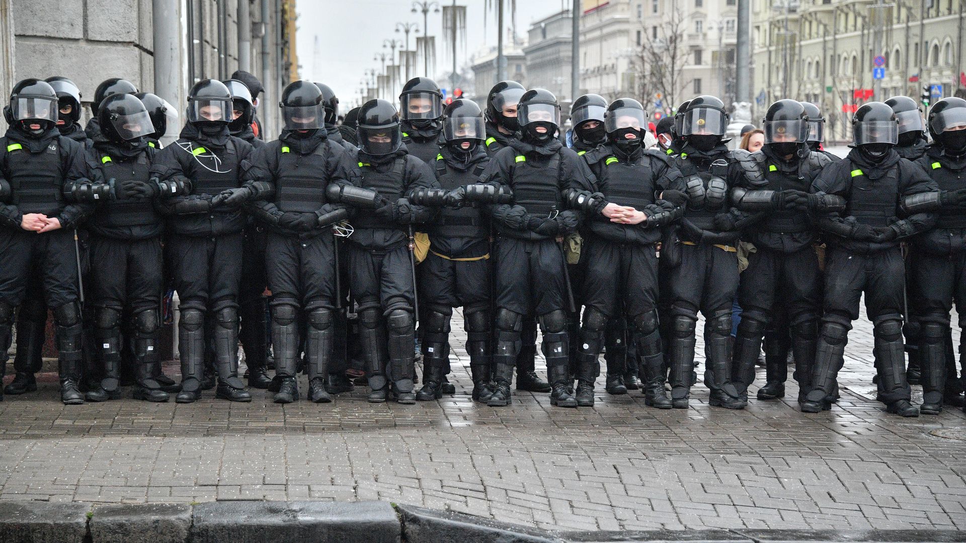 Сотрудники правоохранительных органов на акции протеста пенсионеров Марш мудрости в Минске Сотрудники правоохранительных органов на акции протеста пенсионеров Марш мудрости в Минске - РИА Новости, 1920, 17.12.2020