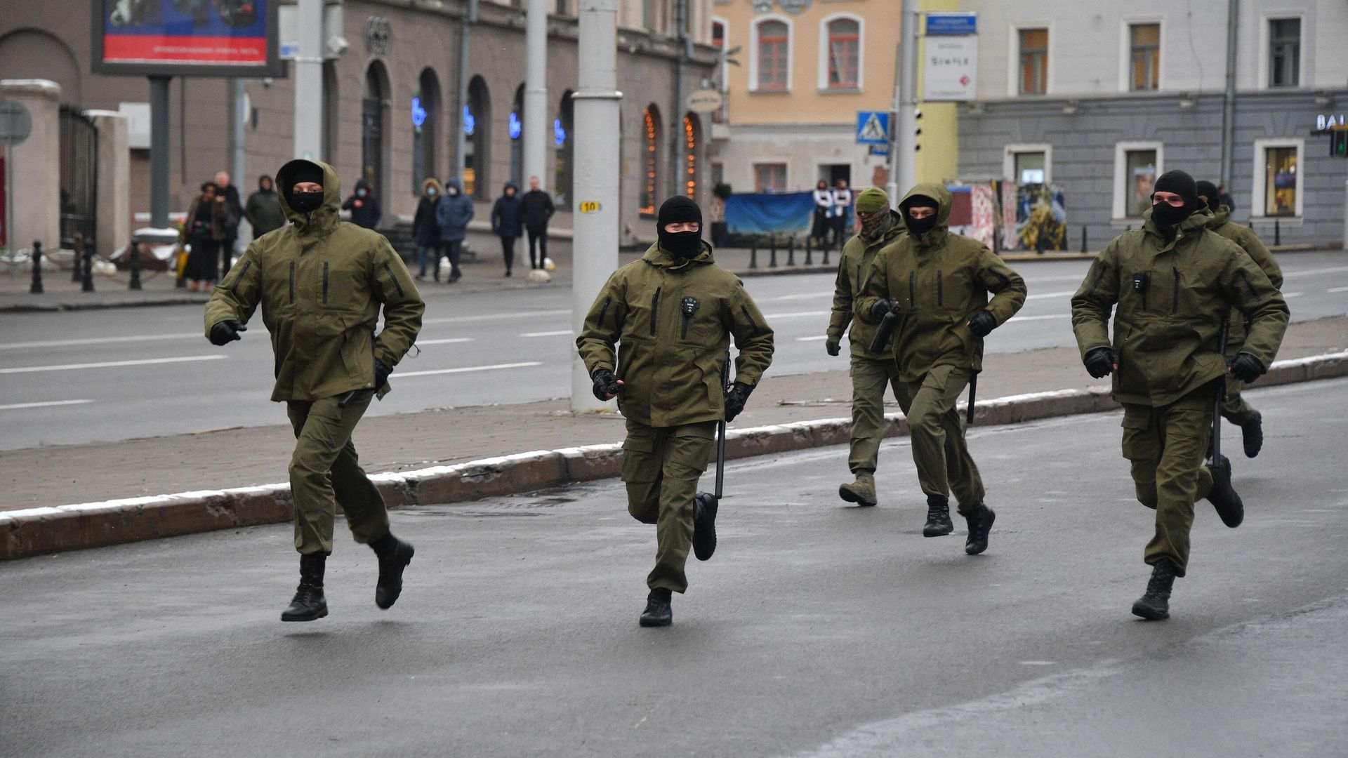 Сотрудники правоохранительных органов на акции протеста пенсионеров Марш мудрости в Минске Сотрудники правоохранительных органов на акции протеста пенсионеров Марш мудрости в Минске - РИА Новости, 1920, 13.03.2021
