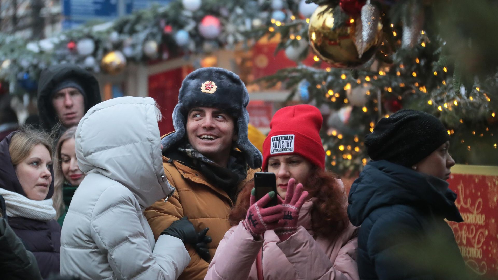 Иностранные туристы на фестивале Путешествие в Рождество в Москве Иностранные туристы на фестивале Путешествие в Рождество в Москве - РИА Новости, 1920, 15.12.2020