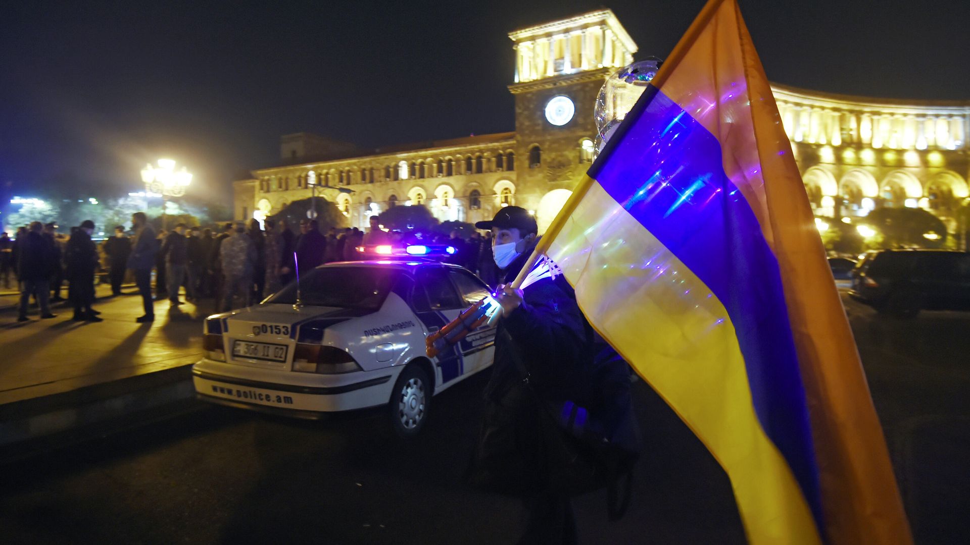 Участники митинга сторонников Николы Пашиняна перед Домом правительства Участники митинга сторонников Николы Пашиняна перед Домом правительства - РИА Новости, 1920, 30.11.2020