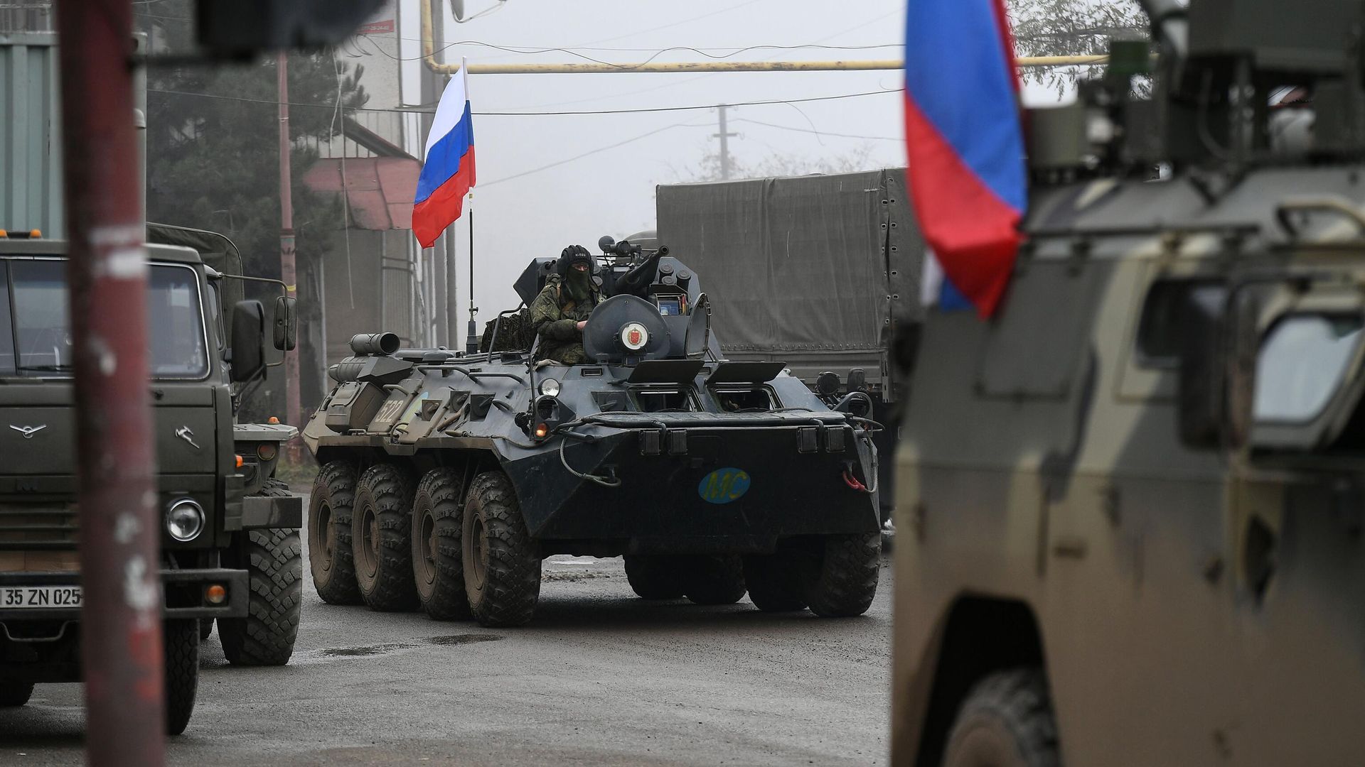 Бронетранспортер БТР-82А российского миротворческого контингента на одной из улиц в городе Лачин (Бердзор) Бронетранспортер БТР-82А российского миротворческого контингента на одной из улиц в городе Лачин (Бердзор) - РИА Новости, 1920, 13.12.2020