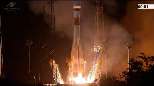 Кадры старта ракеты-носителя Союз-СТ-А со спутником Falcon Eye 2 с космодрома Куру Кадры старта ракеты-носителя Союз-СТ-А со спутником Falcon Eye 2 с космодрома Куру - РИА Новости, 1920, 02.12.2020