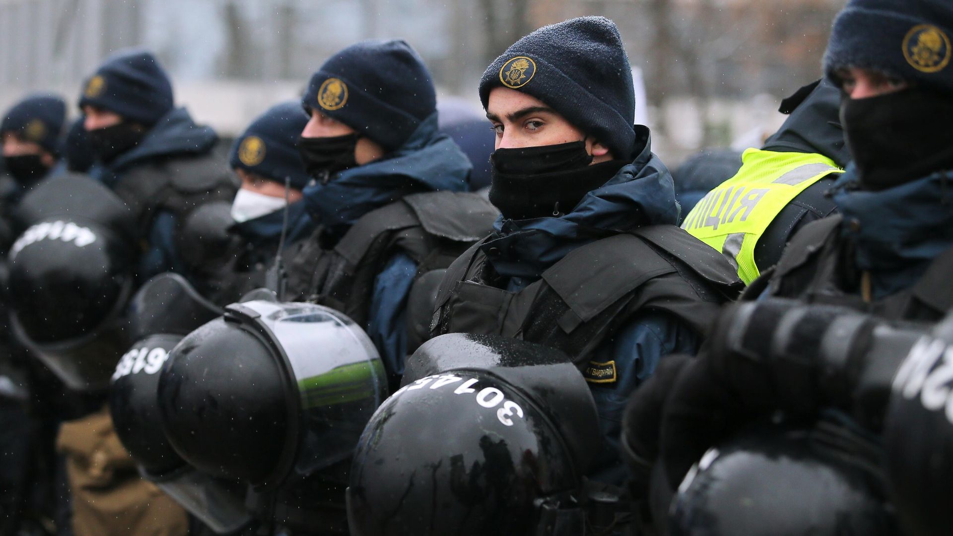 Сотрудники полиции во время акции протеста представителей малого и среднего бизнеса в Киеве Сотрудники полиции во время акции протеста представителей малого и среднего бизнеса в Киеве - РИА Новости, 1920, 04.01.2021