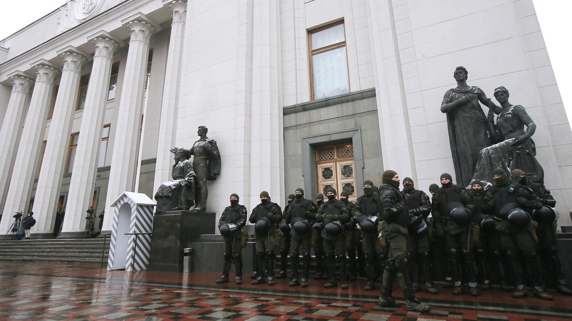 Сотрудники полиции во время акции протеста представителей малого и среднего бизнеса в Киеве Сотрудники полиции во время акции протеста представителей малого и среднего бизнеса в Киеве - РИА Новости, 1920, 15.12.2020