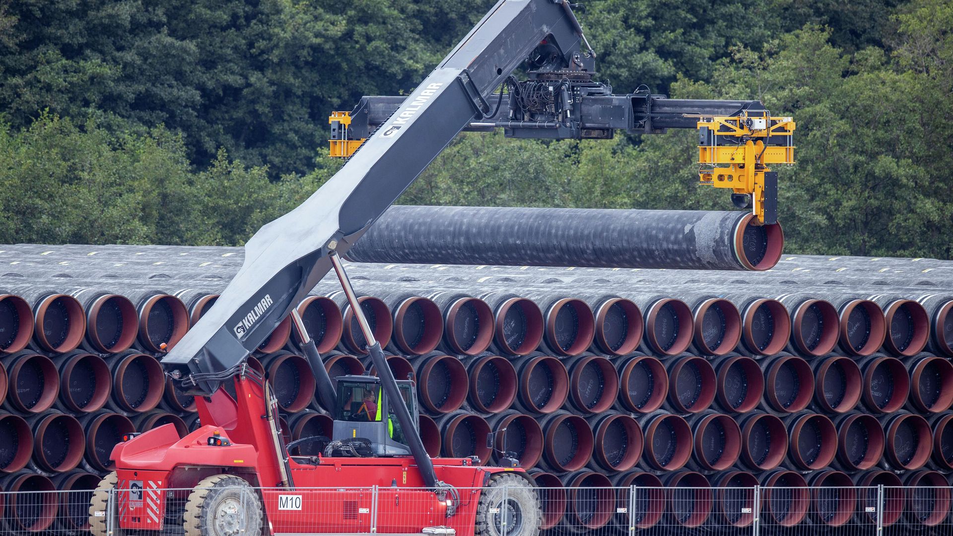 Трубы для строительства газопровода Nord Stream 2 на площадке в порту Мукран, Германия Трубы для строительства газопровода Nord Stream 2 на площадке в порту Мукран, Германия - РИА Новости, 1920, 04.12.2020