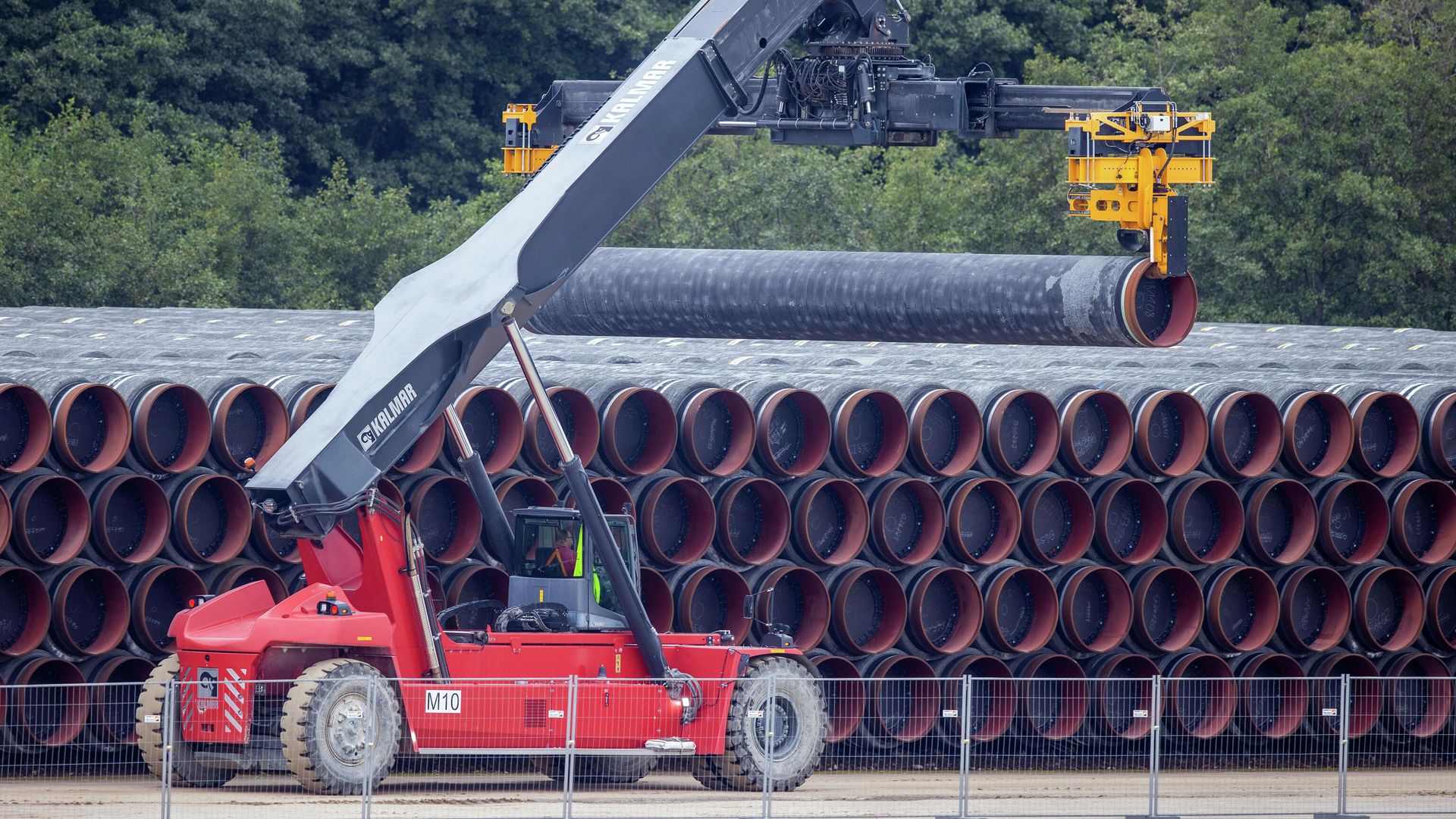 Трубы для строительства газопровода Nord Stream 2 на площадке в порту Мукран, Германия Трубы для строительства газопровода Nord Stream 2 на площадке в порту Мукран, Германия - РИА Новости, 1920, 12.12.2020