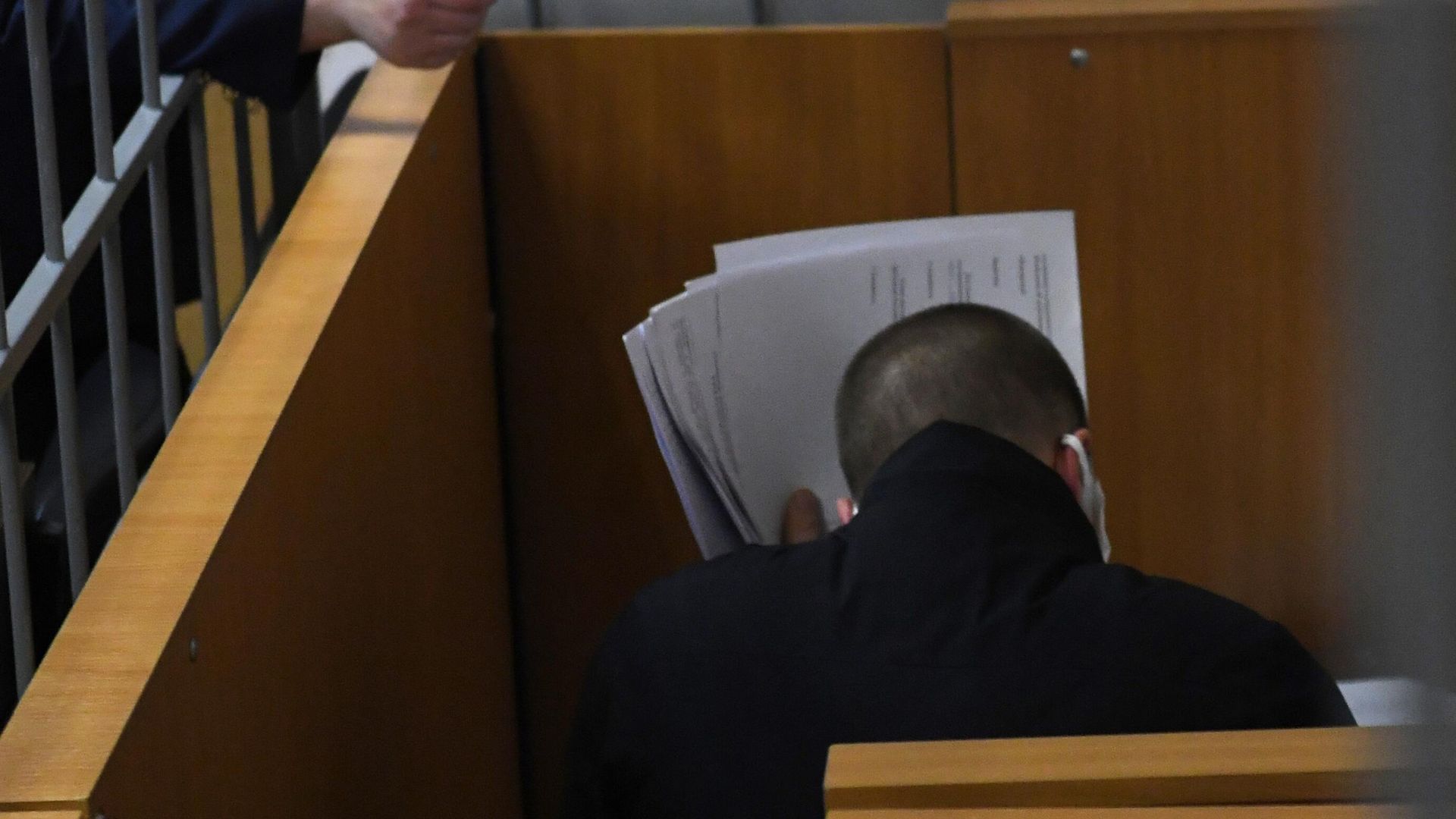 Задержанный в Татарстане по подозрению в убийствах пожилых женщин Радик Тагиров во время избрания меры пресечения в Советском районном суде в Казани Задержанный в Татарстане по подозрению в убийствах пожилых женщин Радик Тагиров во время избрания меры пресечения в Советском районном суде в Казани - РИА Новости, 1920, 19.03.2024
