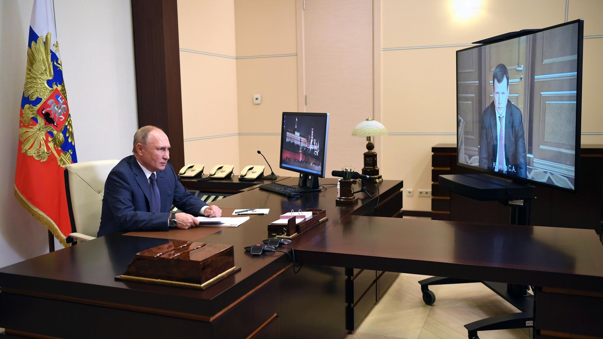 Президент РФ Владимир Путин во время встречи в режиме видеоконференции с Сергеем Куликовым Президент РФ Владимир Путин во время встречи в режиме видеоконференции с Сергеем Куликовым - РИА Новости, 1920, 02.12.2020