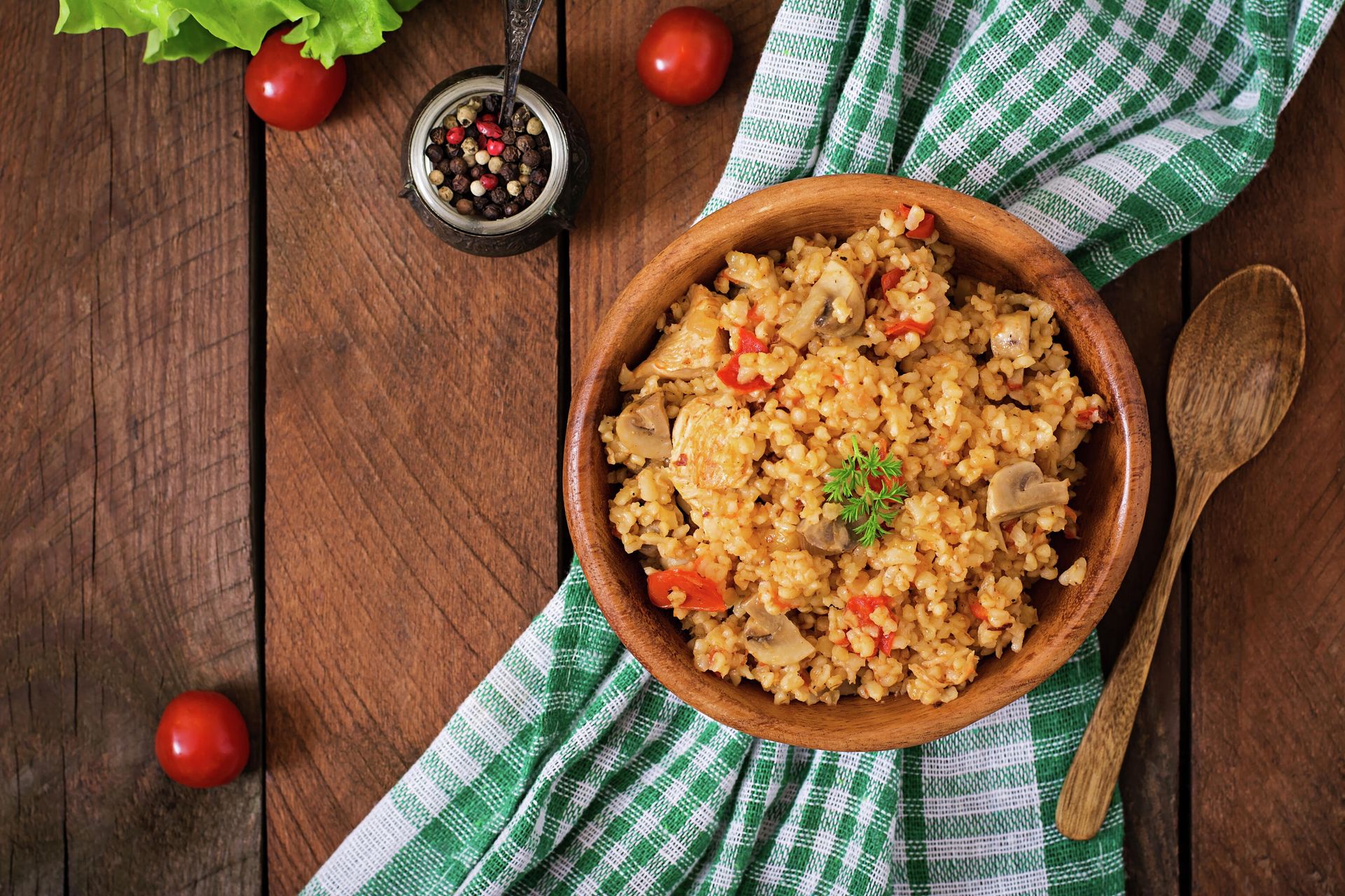 Булгур с курицей, грибами и помидорами Булгур с курицей, грибами и помидорами - РИА Новости, 1920, 04.12.2020