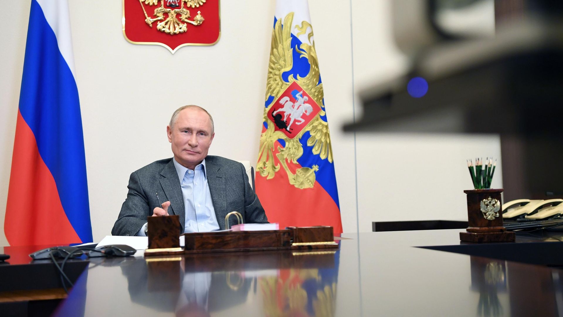 Президент РФ Владимир Путин во время встречи в режиме видеоконференции с волонтерами и финалистами конкурса Доброволец России - 2020 Президент РФ Владимир Путин во время встречи в режиме видеоконференции с волонтерами и финалистами конкурса Доброволец России - 2020 - РИА Новости, 1920, 05.12.2020