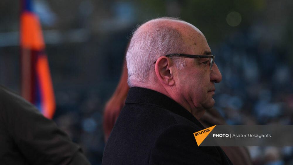 Вазген Манукян на митинге оппозиции с требованием отставки премьер-министра Армении Вазген Манукян на митинге оппозиции с требованием отставки премьер-министра Армении - РИА Новости, 1920, 22.12.2020