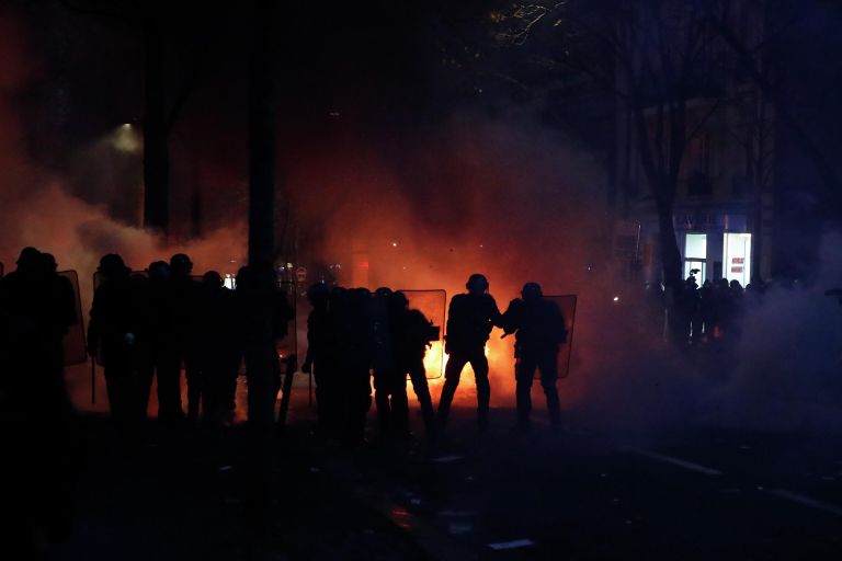 Полиция на акции протеста против законопроекта О глобальной безопасности в Париже