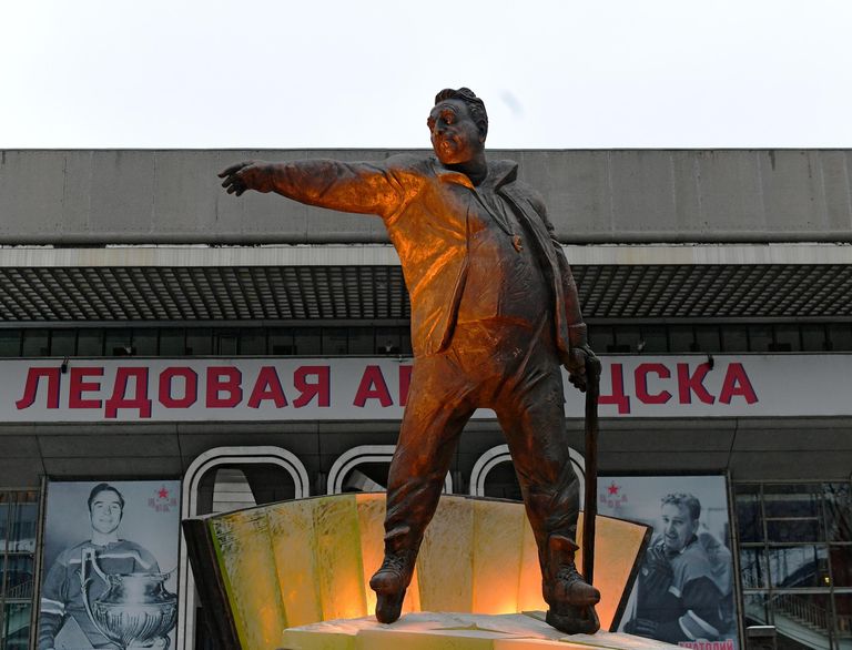 Открытие памятника заслуженному тренеру СССР А. В. Тарасову Открытие памятника заслуженному тренеру СССР А. В. Тарасову