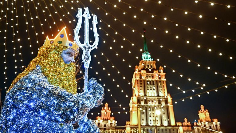 Новогодняя иллюминация на набережной Тараса Шевченко в Москве Новогодняя иллюминация на набережной Тараса Шевченко в Москве