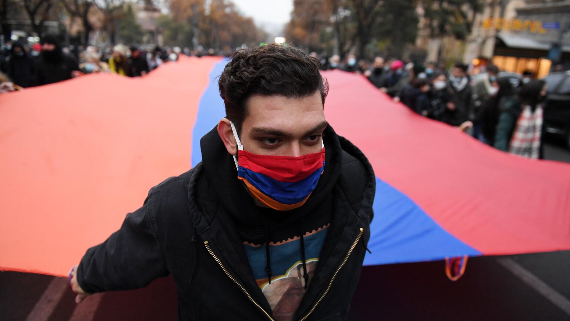 Участники митинга оппозиции с требованием отставки премьер-министра Армении Никола Пашиняна на площади Свободы в Ереване Участники митинга оппозиции с требованием отставки премьер-министра Армении Никола Пашиняна на площади Свободы в Ереване - РИА Новости, 1920, 08.12.2020
