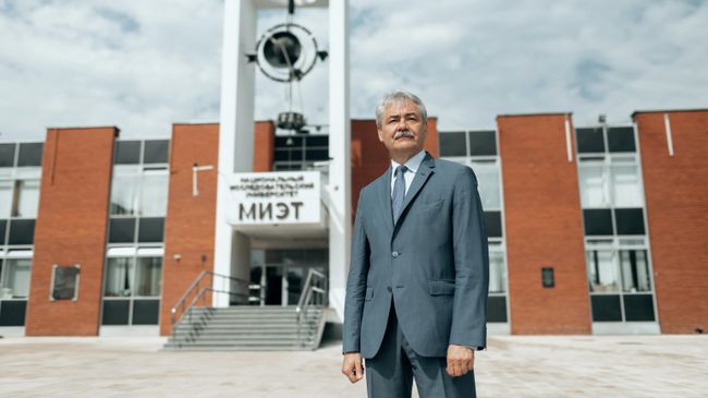 Ректор НИУ МИЭТ Владимир Беспалов