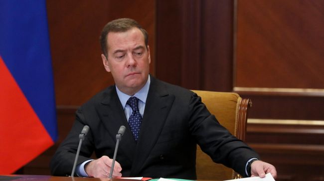 Заместитель председателя Совета безопасности РФ Дмитрий Медведев провел совещание по вопросу О мерах по активизации перехода РФ на отечественную продукцию
