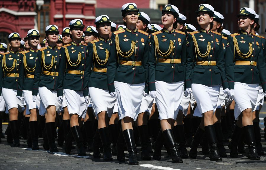 Военнослужащие во время военного парада в ознаменование 75-летия Победы в Великой Отечественной войне 1941-1945 годов на Красной площади в Москве Военнослужащие во время военного парада в ознаменование 75-летия Победы в Великой Отечественной войне 1941-1945 годов на Красной площади в Москве