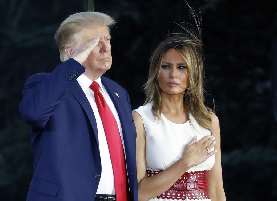 Президент США Дональд Трамп с супругой Меланьей в Вашингтоне на праздновании Дня независимости США Президент США Дональд Трамп с супругой Меланьей в Вашингтоне на праздновании Дня независимости США