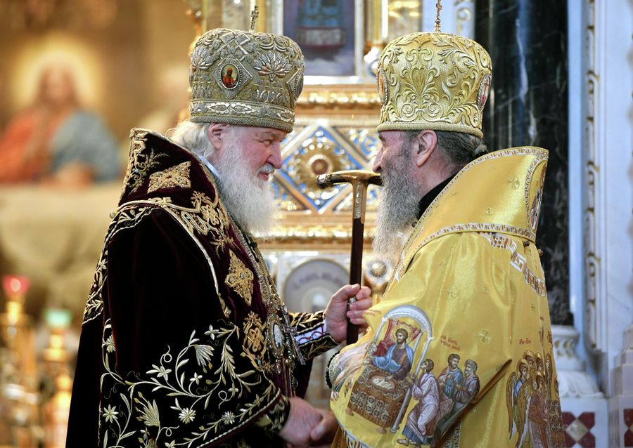 Патриарх Московский и всея Руси Кирилл во время Божественной литургии в кафедральном соборном храме Христа Спасителя Патриарх Московский и всея Руси Кирилл во время Божественной литургии в кафедральном соборном храме Христа Спасителя
