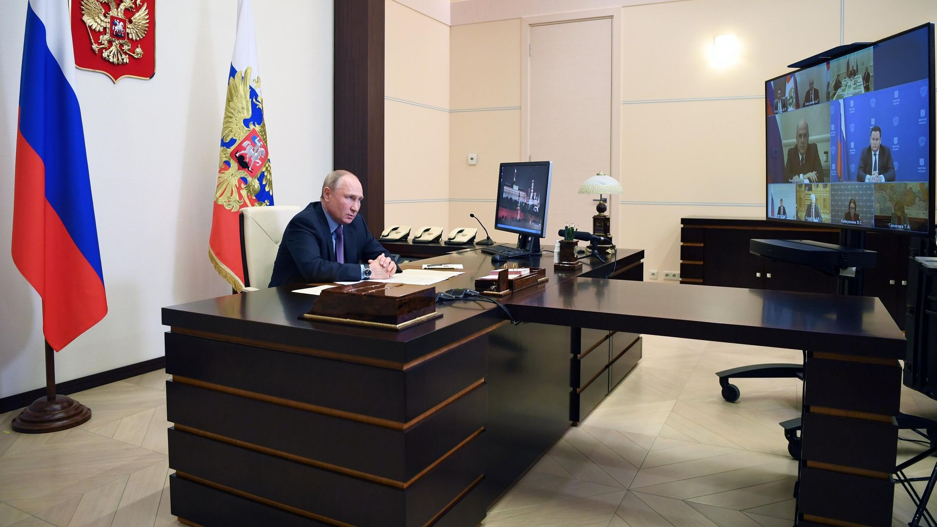 Президент РФ Владимир Путин проводит в режиме видеоконференции совещание по экономическим вопросам Президент РФ Владимир Путин проводит в режиме видеоконференции совещание по экономическим вопросам - РИА Новости, 1920, 10.12.2020