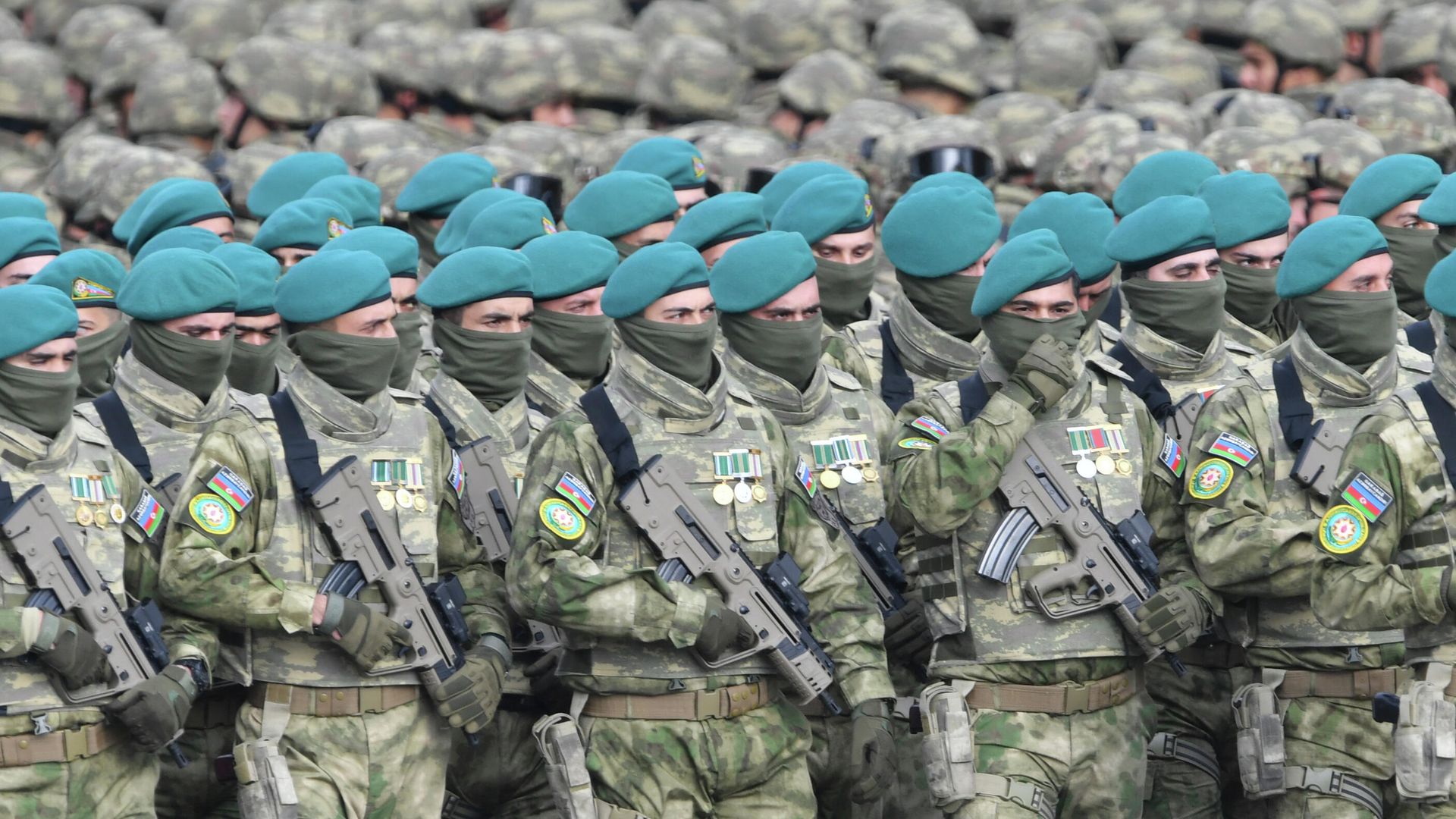 Военнослужащие азербайджанской армии перед военным парадом в Баку Военнослужащие азербайджанской армии перед военным парадом в Баку - РИА Новости, 1920, 10.12.2020