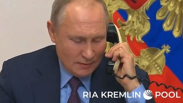“Да, это Путин” – президент позвонил 97-летней пенсионерке, которая мечтала с ним поговорить “Да, это Путин” – президент позвонил 97-летней пенсионерке, которая мечтала с ним поговорить - РИА Новости, 1920, 10.12.2020