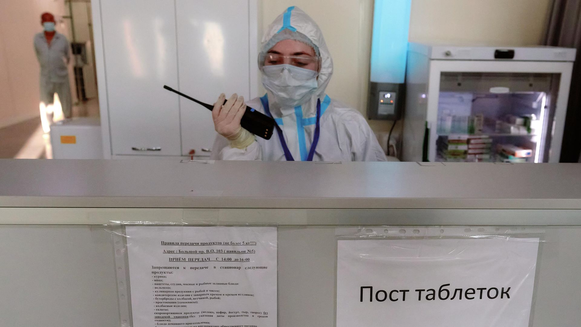 Пост таблеток в госпитале для больных COVID-19 в выставочном комплексе Ленэкспо - РИА Новости, 1920, 17.01.2022