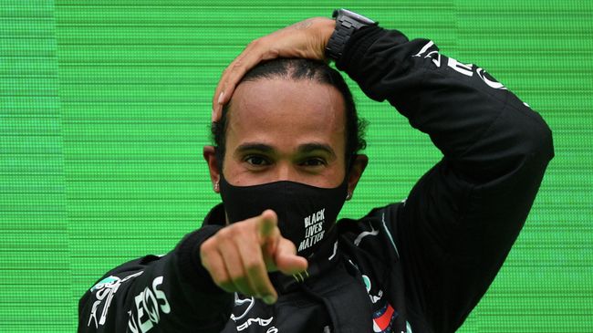 Пилот Мерседеса Льюис Хэмилтон