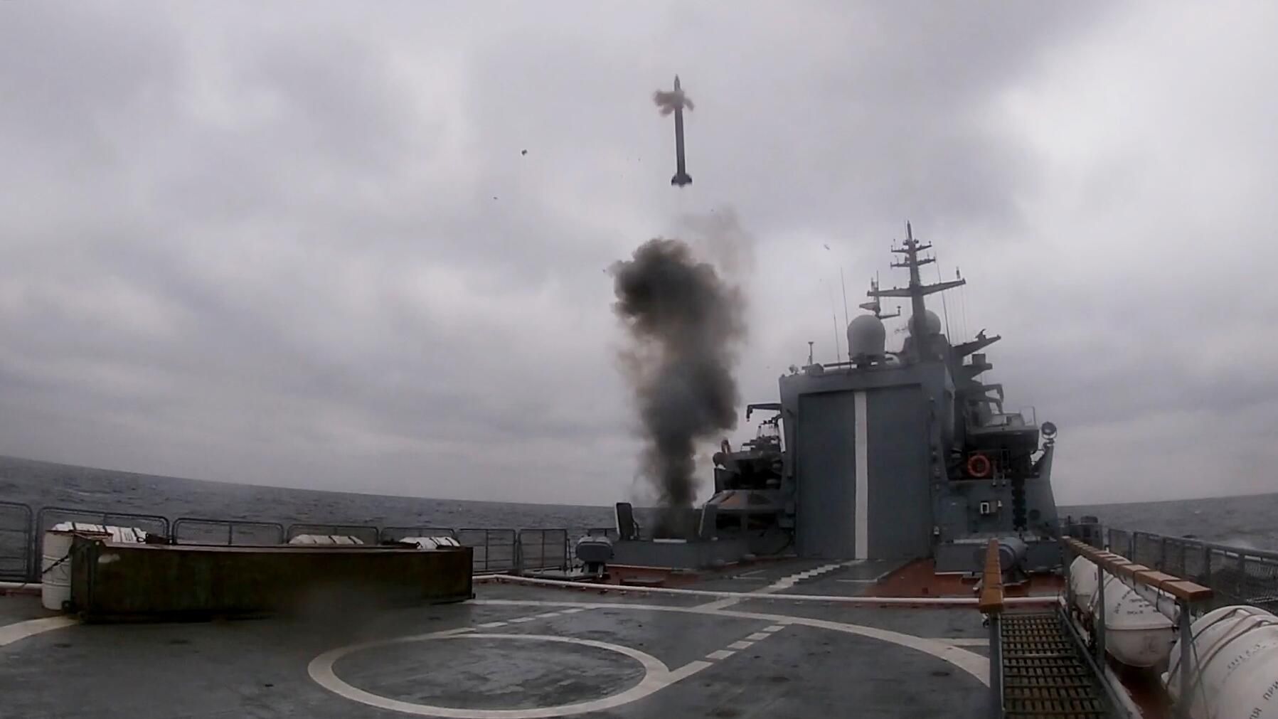 Учебно-боевой пуск баллистической ракеты с борта новейшего корвета Гремящий на испытаниях в Балтийском море Учебно-боевой пуск баллистической ракеты с борта новейшего корвета Гремящий на испытаниях в Балтийском море - РИА Новости, 1920, 05.04.2021
