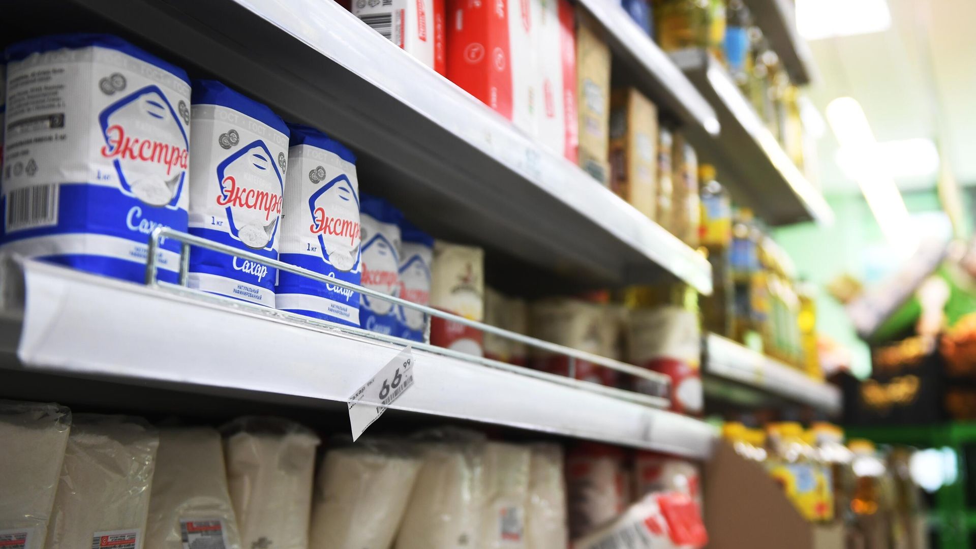 Пачки с сахаром на полке магазина Пачки с сахаром на полке магазина - РИА Новости, 1920, 01.04.2022