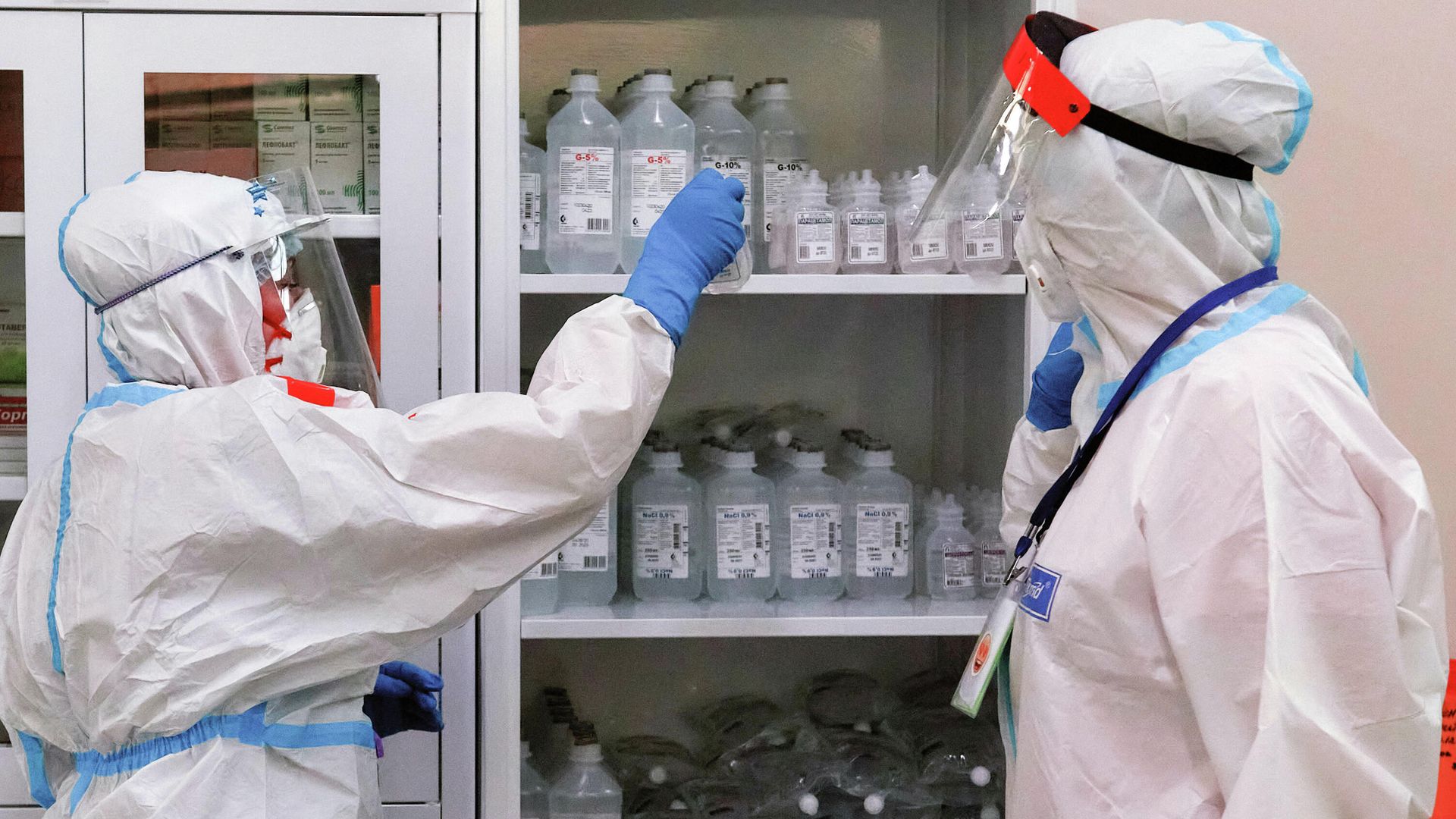 Медицинские работники на медицинском посту во временном госпитале для больных COVID-19, организованном в выставочном комплексе Ленэкспо Медицинские работники на медицинском посту во временном госпитале для больных COVID-19, организованном в выставочном комплексе Ленэкспо - РИА Новости, 1920, 11.12.2020
