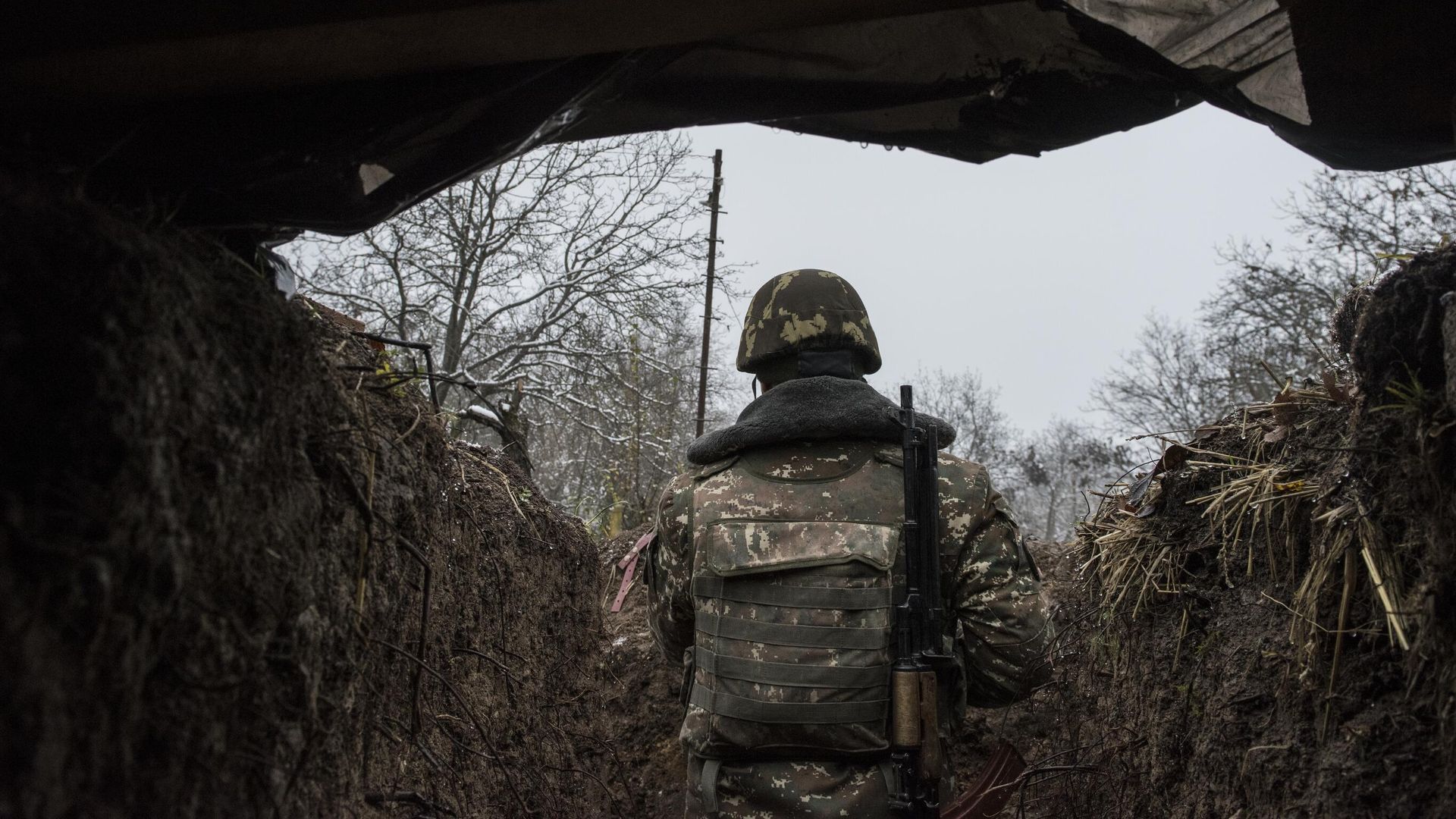 Военнослужащий армии обороны Нагорно-Карабахской республики на линии соприкосновения Азербайджана и Нагорного Карабаха - РИА Новости, 1920, 13.12.2020