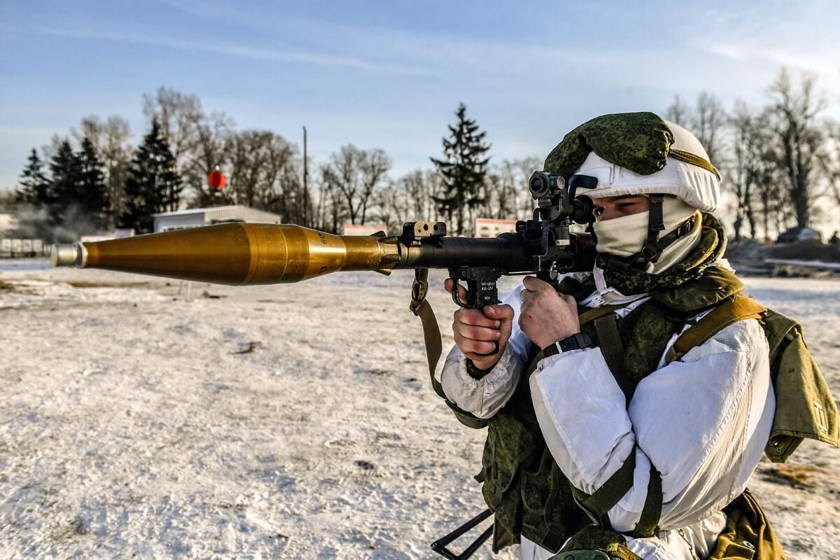 Военнослужащие подразделения гранатометчиков во время учебных стрельб на полигоне Алабино - РИА Новости, 1920, 18.06.2021