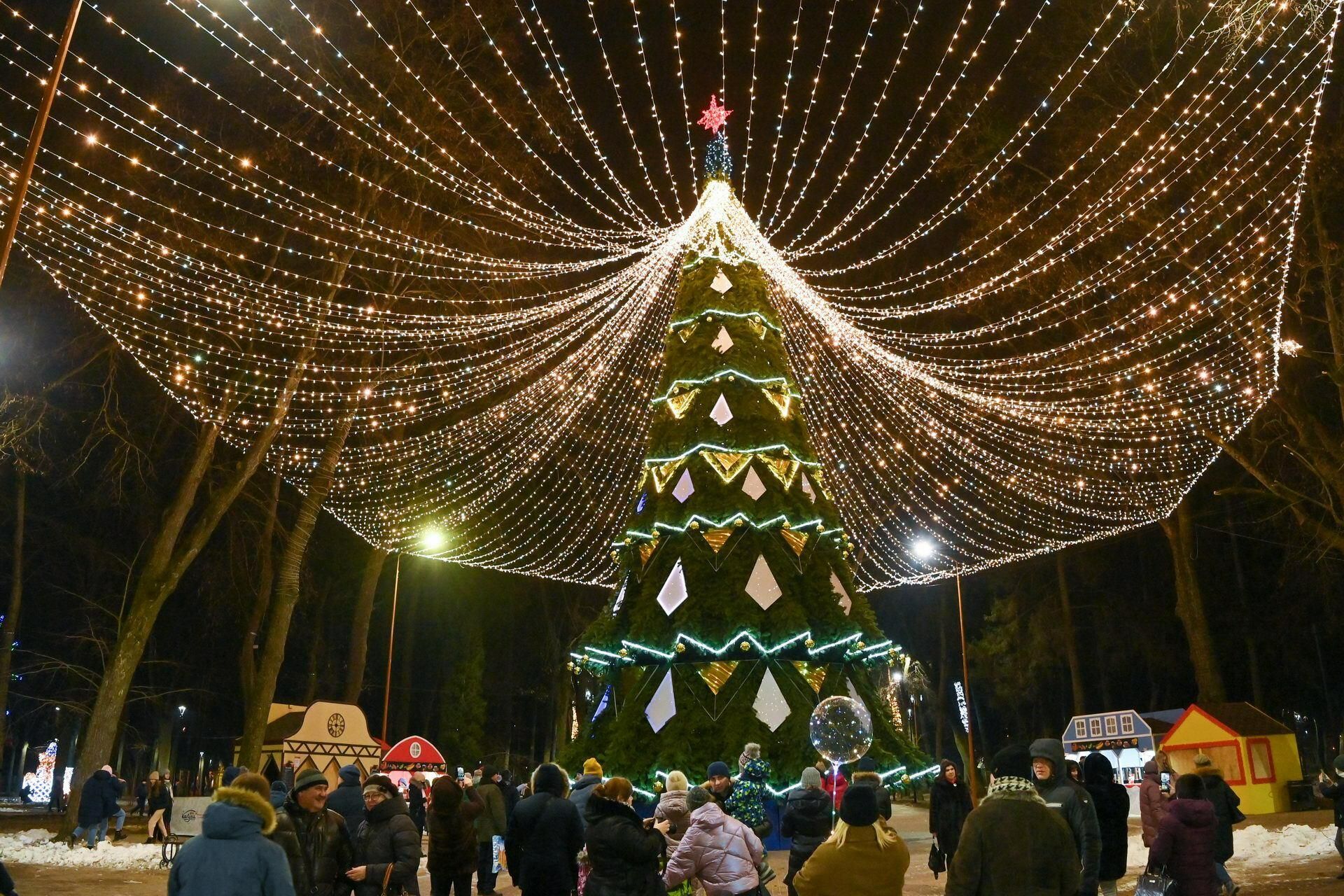 В Калуге дали официальный старт проекту Новогодняя столица России 2021 В Калуге дали официальный старт проекту Новогодняя столица России 2021 - РИА Новости, 1920, 12.12.2020